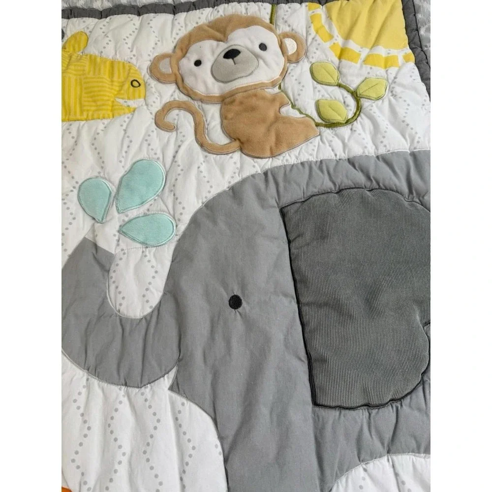 Circo Safari Jungle Animals Baby Crib Quilt Elephant Giraffe Lion Gray